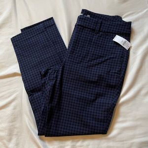 Old navy petite high rise slim pocket pixie ankle pants.